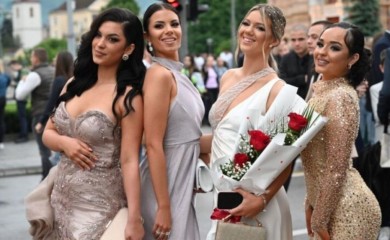 Matursko veče udar na džepove roditelja: Koliko je novca potrebno