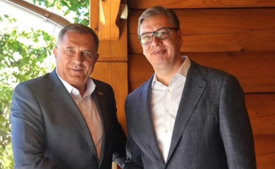 Dodik čestitao Vučiću i SNS-u pobjedu na izborima