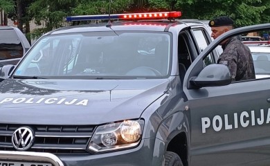Tuzlanski kanton: Tri policajca uhapšena zbog navođenja maloljetnica na prostituciju
