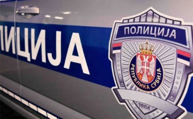 BMW se zakucao u bilbord, povrijeđena trudnica