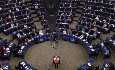 Ko sve izlazi na crtu Fon der Lajenovoj