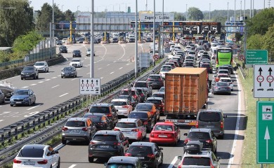 Gužve i kolone prema moru i na granici u Hrvatskoj