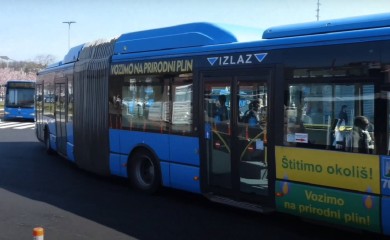 Autobus vukao maloljetnicu po putu, vozač nema saznanja o nezgodi
