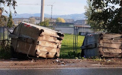Vandali prevrnuli kontejnere na relaciji Rebrovac - Vrbanja