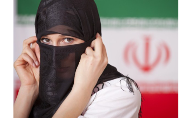 Iranska policija uhapsila ženu jer je jela u restoranu bez hidžaba na glavi