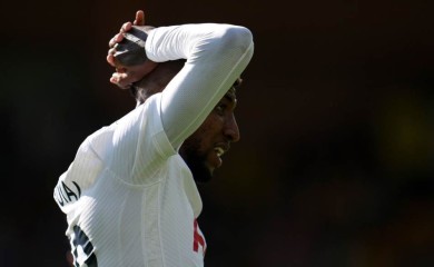 Emerson prebacio stadion i pogodio auto na parkingu