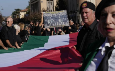 Hiljade pristalica Musolinija marširalo do njegove kripte