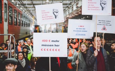 Austrija u štrajku: Političarima rastu plate, a narod grca