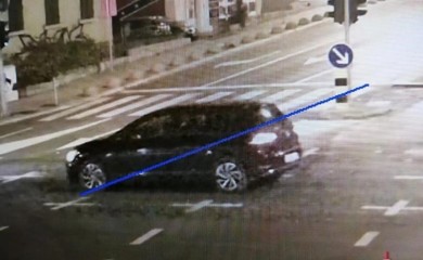 Vozač golfa namjerno pregazio policajca!
