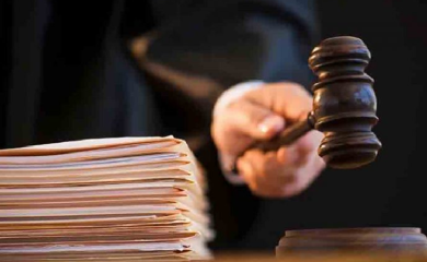 Trebinjac osuđen na zatvorsku kaznu zbog prijetnju tužiocu: Ostroga mi, odoh po pušku ubiću ga