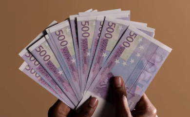 Najveća plata u javnom sektoru skoro 18.000 evra