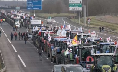 Traktori pred Parizom, poljoprivrednici u Belgiji blokirali glavne puteve VIDEO