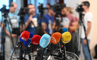 Zbog straha od kazni partije kampanju svele na slave i kafanu