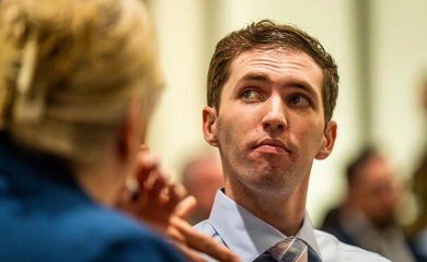 Metak koji je ubio Čarlija Kirka nije odgovarao pušci osumnjičenog, tvrdi sudski podnesak