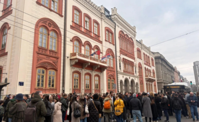 Napeto u Beogradu: Policijski kordon ispred Rektorata