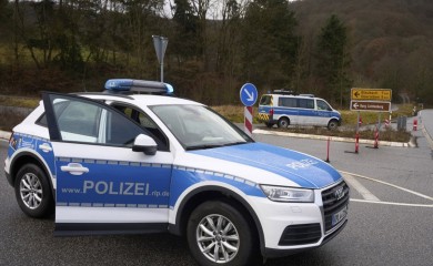 Tuča na utakmici tinejdžera u Njemačkoj: Fudbaler na terenu usmrtio navijača (15)