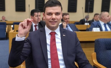 Smijenjen Momčilo Antonić