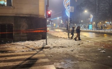 Dječak na kojeg je pao snijeg sa krova Gradske uprave državljanin Slovenije, oglasila se policija