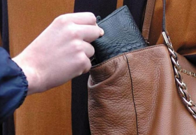 Ukrao nastavnici novac iz torbe, pa ga potrošio u igraonici