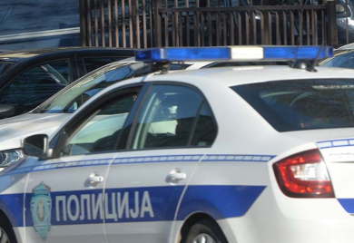 Uzbuna u Zemunu: Lažna dojava o postavljenim bombama u školi uznemirila javnost