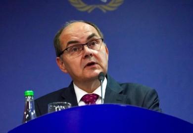Pozvao se na bonska ovlašćenja: Šmit poništio odluke NSRS i nametnuo izmjene Krivičnog zakona