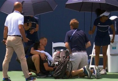 Vašington: Kineski teniser kolabirao tokom meča (VIDEO)