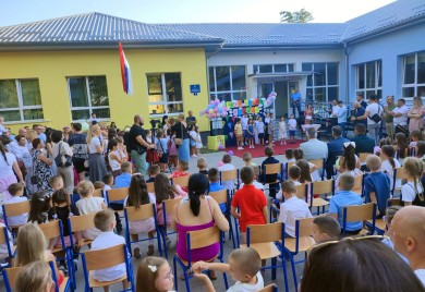 U Srpskoj počela nova školska godina za više od 113.000 đaka