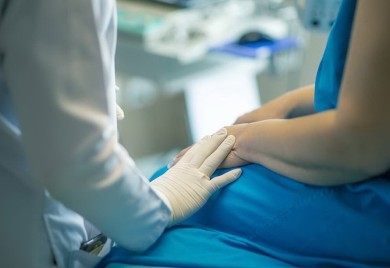 Zdravstveni radnici zatražili veće plate od Vlade USK