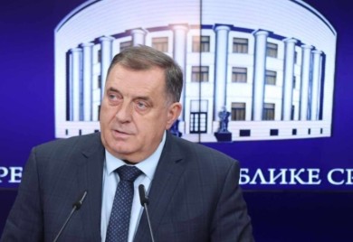 Dodik: Založiću se da sljedeće godine najniža plata bude 1.050 KM