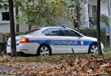 Policija traga za nesavjesnim vozačem: Autom udario pješaka i pobjegao