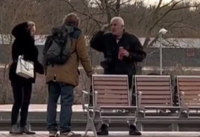 Muškarac pravio haos u Njemačkoj: Pustio narodnjake na stanici, pa se svađao (VIDEO)