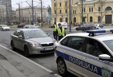 Ujeo taksistu, pa ga vrijeđao i davio