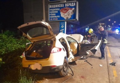 DVIJE TEŠKE NEZGODE U BANJALUCI: Dijelovi automobila razbacani po putu FOTO