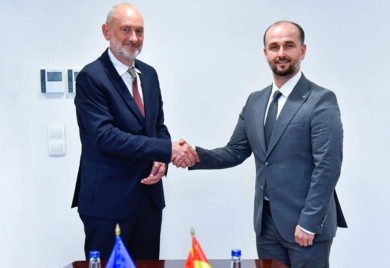 Ministar napravio gaf: Ovo je ambasador, Ričard Gir