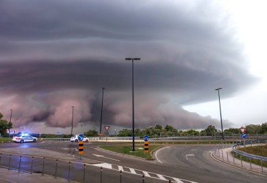 Vjetar rušio stabla, u Orahovici podigao krov sportske dvorane
