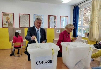 Radmanović glasao u banjalučkoj Osnovnoj školi “Ivo Andrić”
