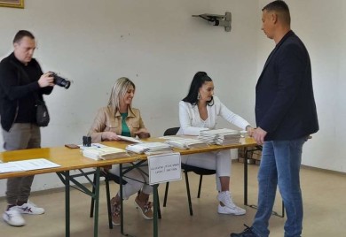 Nenad Nešić glasao u Istočnom Novom Sarajevu