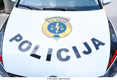 Stravičan sudar dva “golfa”: Jedan od vozača dobio teške povrede