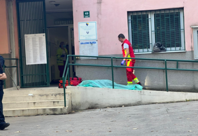 Smrtni slučaj na biralištu, preminula žena