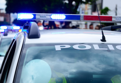 Automobilom se zakucao u drvo, dvoje povrijeđenih