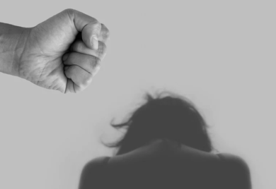 Penzioner silovao mentalno zaostalu kćerku, rodila mu dijete