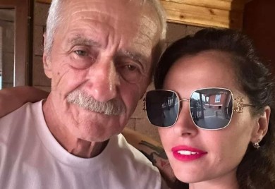 Tražila biološke roditelje pa otkrila da joj je otac prijatelj na Fejsbuku