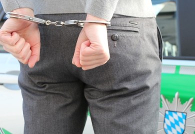 Pijan izazvao saobraćajnu nesreću: Uhapšen zbog krađe “mercedesa”
