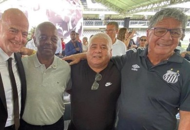 Infantino objasnio zašto je napravio skandalozni selfie na Peleovoj sahrani