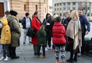 Okupljanje ispred Gradske uprave zbog kašnjena isplata za tuđu njegu
