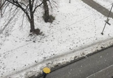 Snijeg u Banjaluci pada, ne prestaje