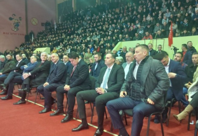 PODRŽAO PRODANOVIĆA: Dodik na završnoj tribini SNSD-a u Bratuncu