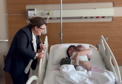 Pogledajte emotivni susret majke i bebe iz ruševina nakon 54 dana