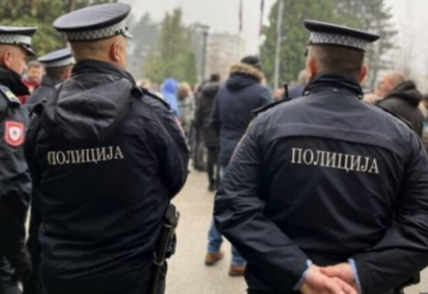 Bolje pendrek, nego doktorat: Ko sve u Srpskoj ima manju platu od policajca početnika