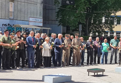 Srbi u Dobrovoljačkoj položili bijele ruže na mjesto zločina